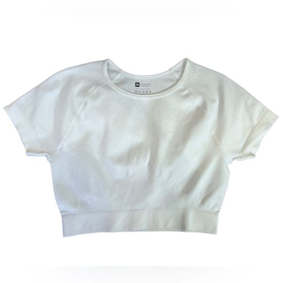 Trendy Seamless Crop Top Set… Comfy & Stretchy! 2 - Picture 6 of 16